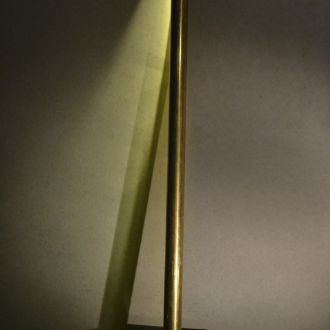 Pole_lamp_Dressoir_Messing_by_Silhouet_06